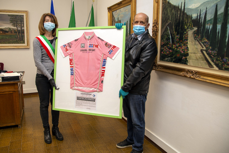 La Maglia Rosa di Menchov alla galbiatese Lorena Sangalli