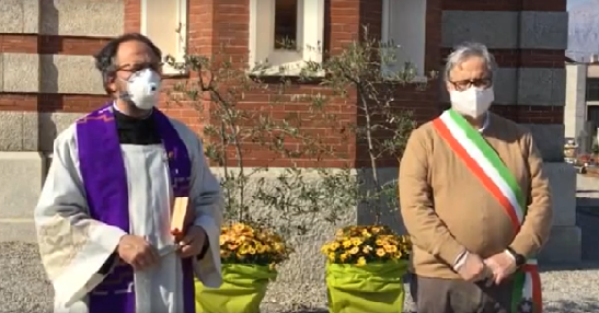 Garlate, benedette le tombe dei defunti VIDEO