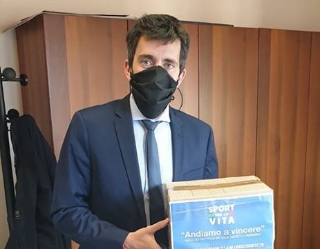 “Una passeggiata fuori casa non vale la perdita di un proprio caro, senza potergli nemmeno stare accanto”