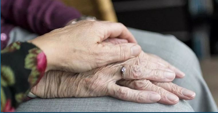 Cartoline per i nonni ospiti della Rsa: “Fateci sentire un po’ meno isolati”