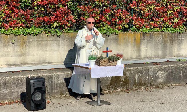 L’uomo che a casa non troverà più nessuno: “Ho perso mia moglie e i miei tre figli”