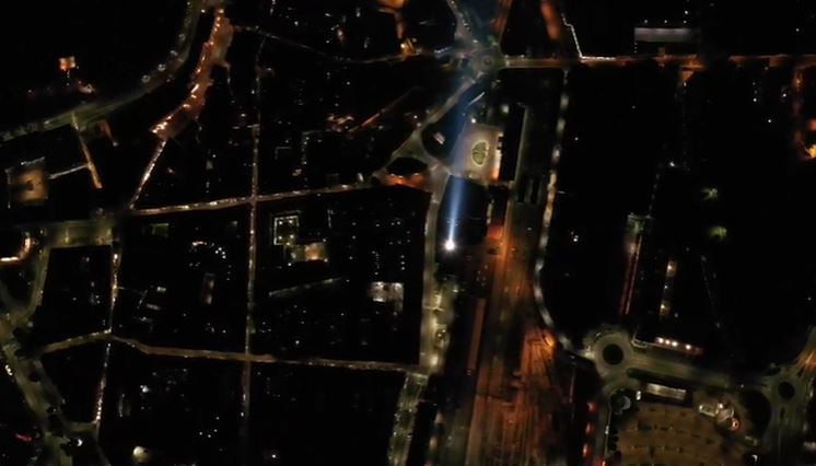 Un fascio di luce ha illuminato Lecco VIDEO