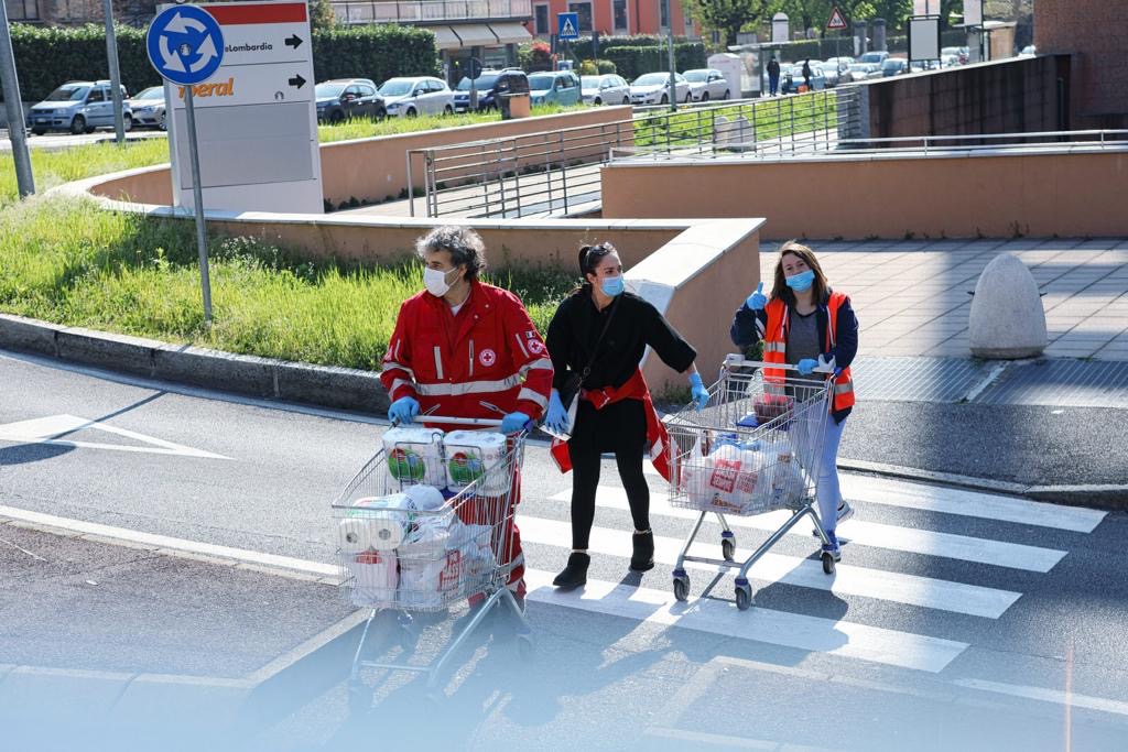 Covid, il sindaco sente i commercianti: “Bisogna tornare alle consegne a domicilio come a marzo” VIDEO