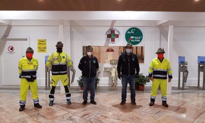 Il Presidente visita le sue penne nere all'ospedale da campo di Bergamo FOTO