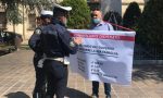 Barista protesta davanti al municipio VIDEO