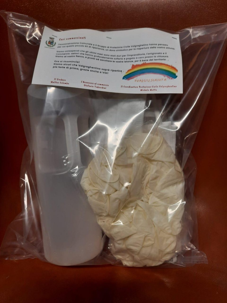 Valgreghentino, il Comune dona un kit ai commercianti per la ripartenza