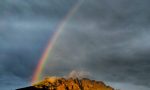 Lo spettacolo di Lecco dopo il temporale tra giochi di luce e arcobaleno FOTO