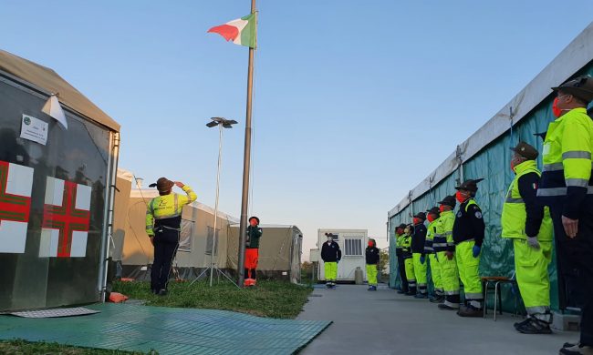 Le Penne Nere di Lecco tornano a dare una mano all’ospedale da campo di Bergamo