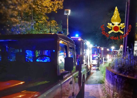 Grosso incendio in appartamento nella notte: Vigili del Fuoco al lavoro per quattro ore