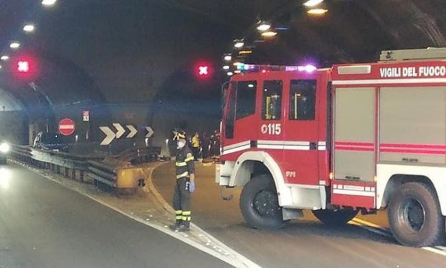 Incidente in galleria a Dongo, muore motociclista