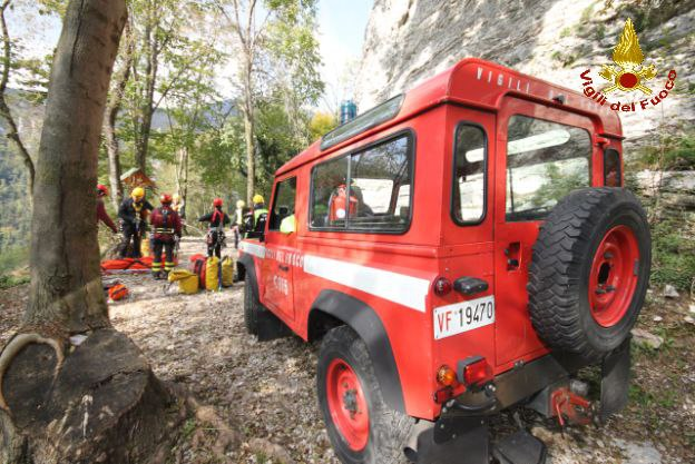 Escursionista cade in un torrente: soccorsi in azione