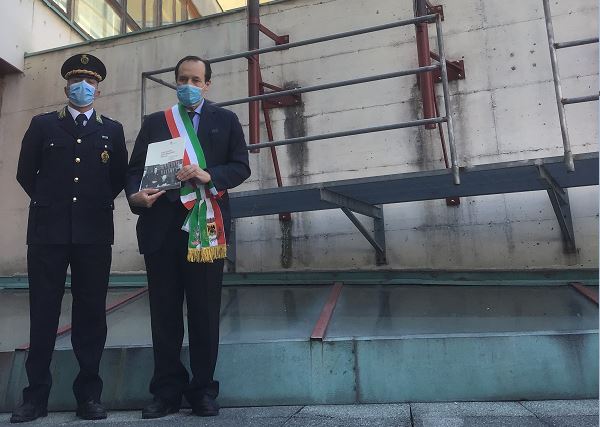 2 giugno: cerimonia simbolica davanti al palazzo municipale FOTO