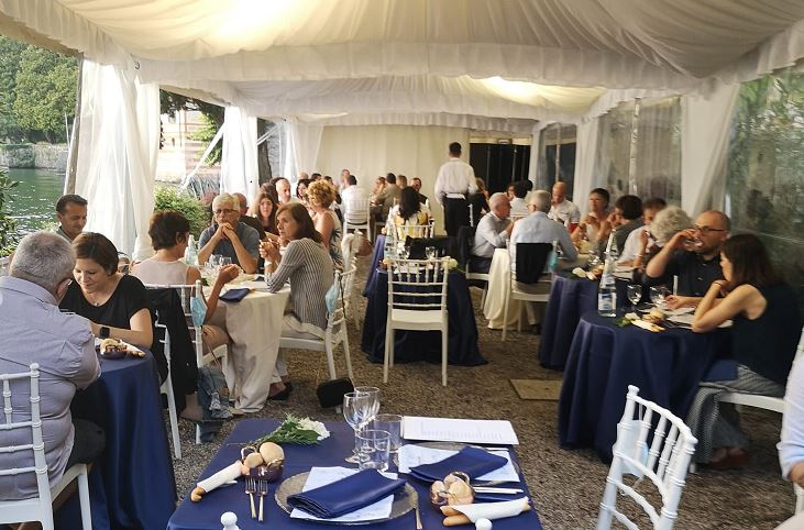 Cena vista lago, gran fascino ed enorme successo! FOTO