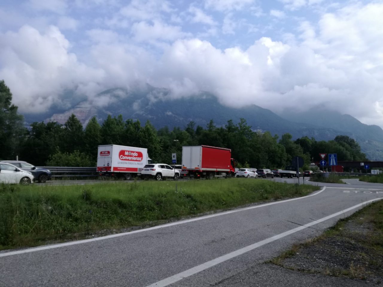 Camion in panne in Super: lunghe code verso Lecco. Traffico in tilt anche sulla Provinciale