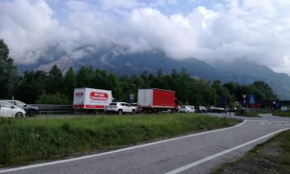 Camion in panne in Super: lunghe code verso Lecco. Traffico in tilt anche sulla Provinciale