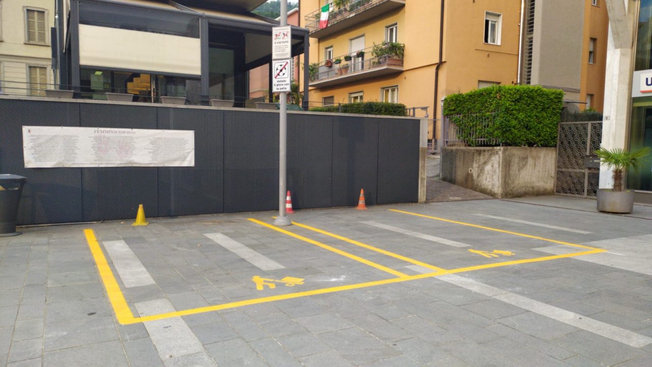 Nuove strisce gialle in piazza Vittorio Veneto: Cambia Calolzio non ci sta