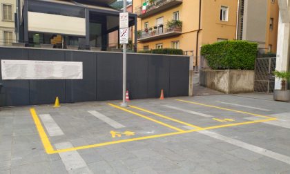 Nuove strisce gialle in piazza Vittorio Veneto: Cambia Calolzio non ci sta