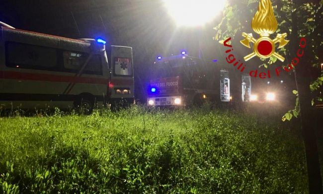 Si schianta e rimane incastrato nel furgone: uomo trasferito in codice rosso all’ospedale di Lecco