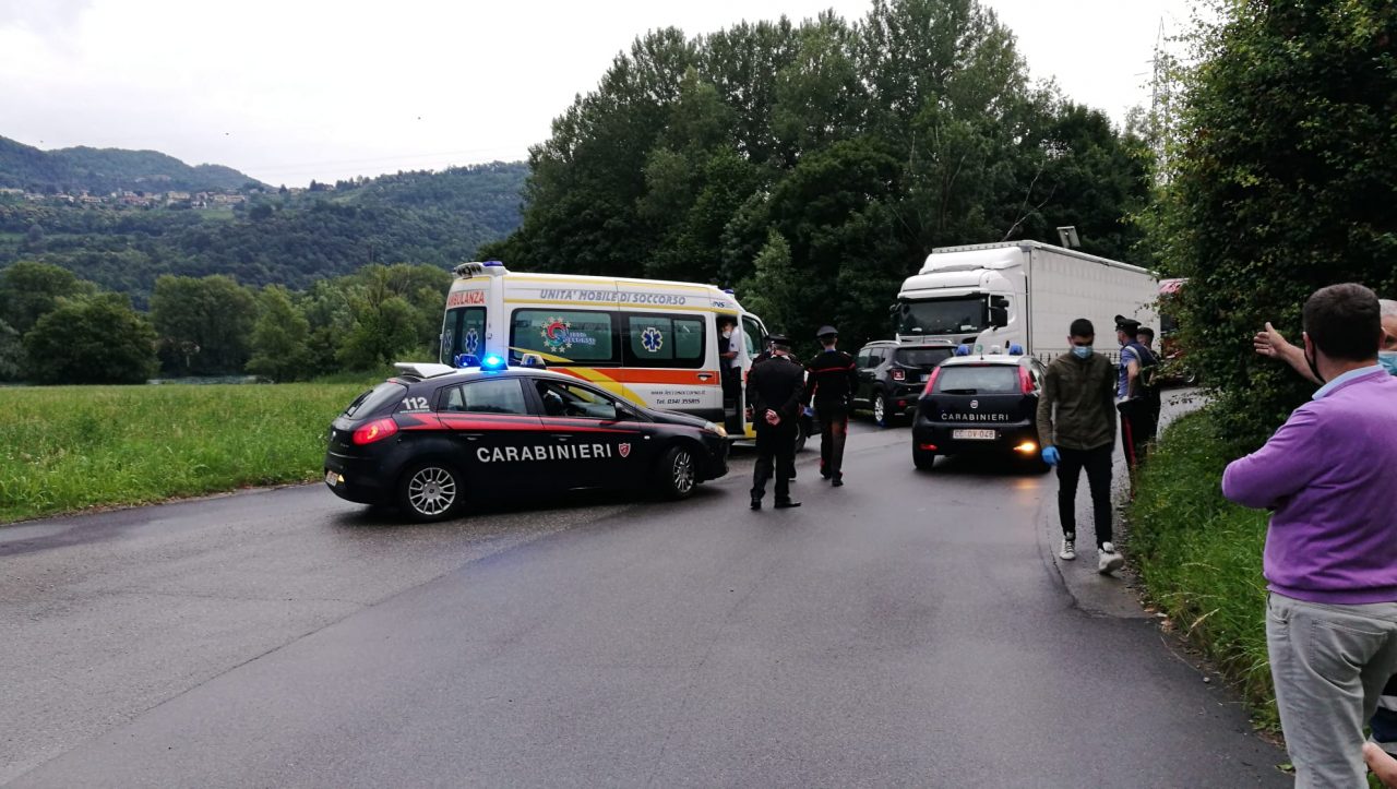In fuga dai Carabinieri, si butta nell’Adda per sfuggire all’inseguimento FOTO