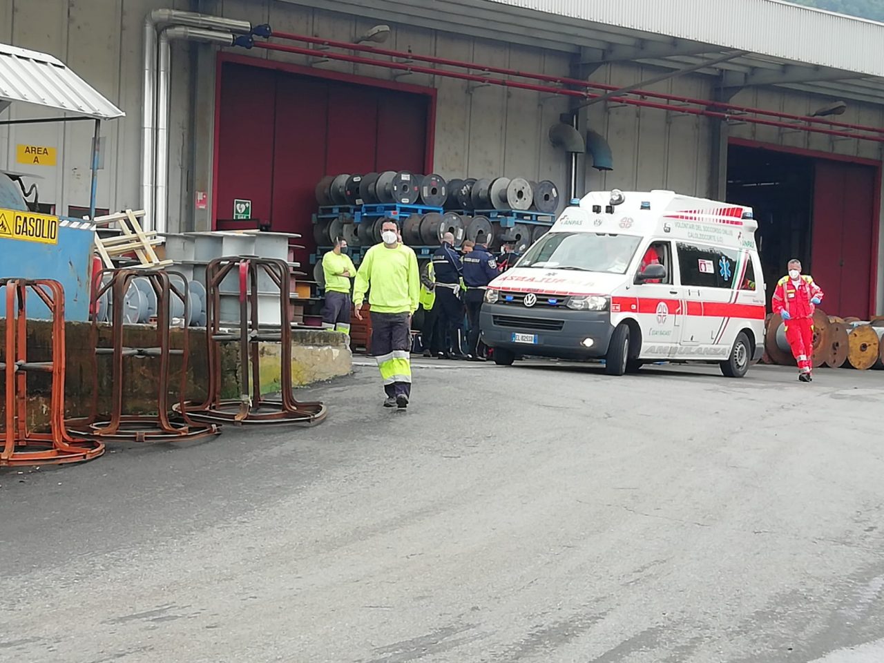 Diverbio in azienda: intervengono i Carabinieri FOTO