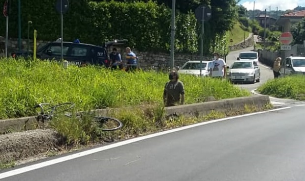 Cade in bici: senza scampo 76enne di Merate