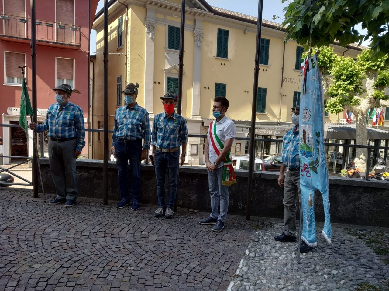 Comune e penne nere onorano la Repubblica FOTO