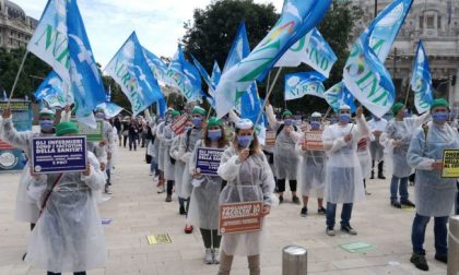 Infermieri in piazza per chiedere di non tornare invisibili FOTO E VIDEO
