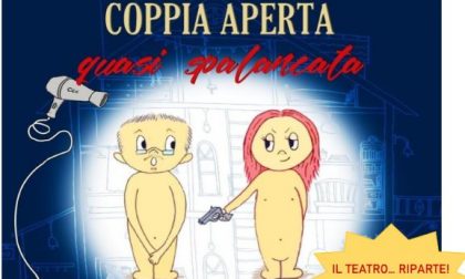 Con “Coppia aperta, quasi spalancata” il teatro riparte