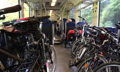 Trenord vieta il trasporto delle biciclette sui treni regionali