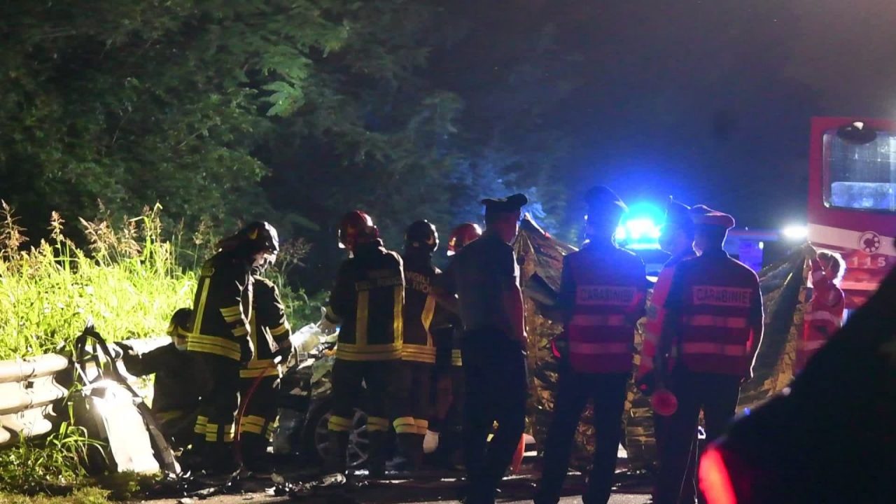 Scontro frontale con un furgone sulla Padana 2