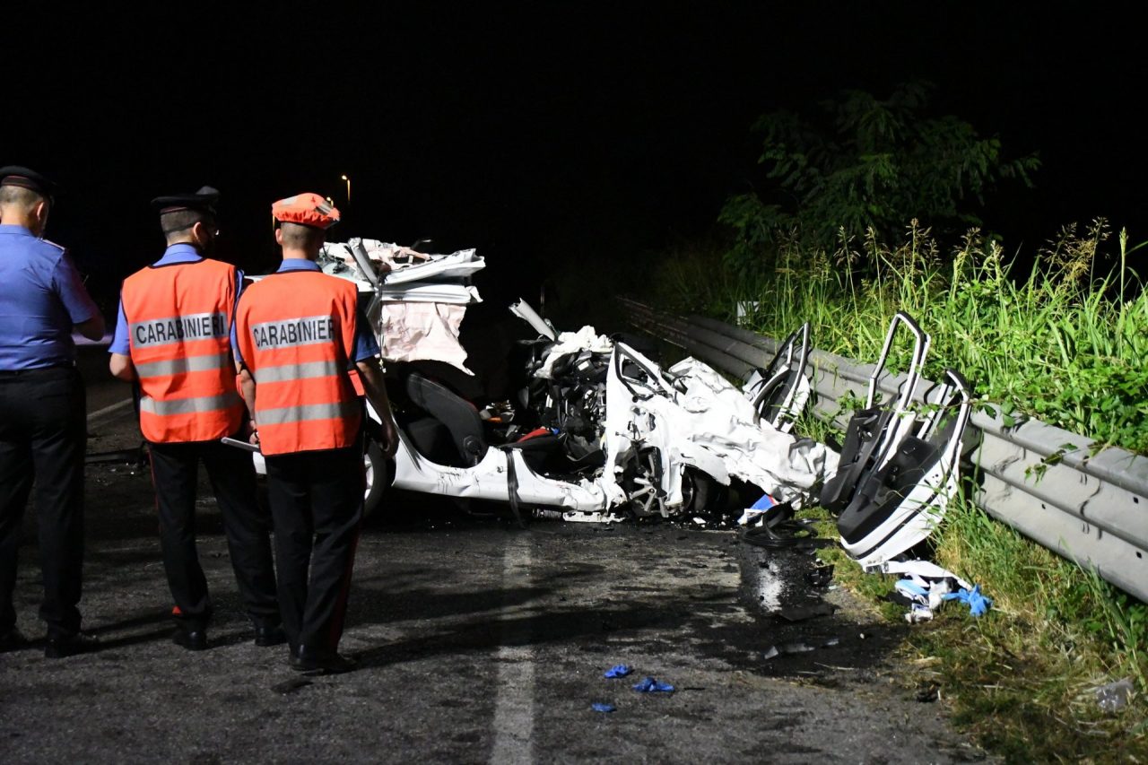 Scontro frontale con un furgone sulla Padana 3