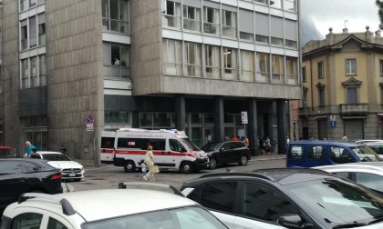 Malore in piazza Garibaldi: intervengono i soccorsi