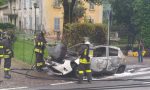 Serata bollente: auto in fiamme sulla Provinciale FOTO E VIDEO