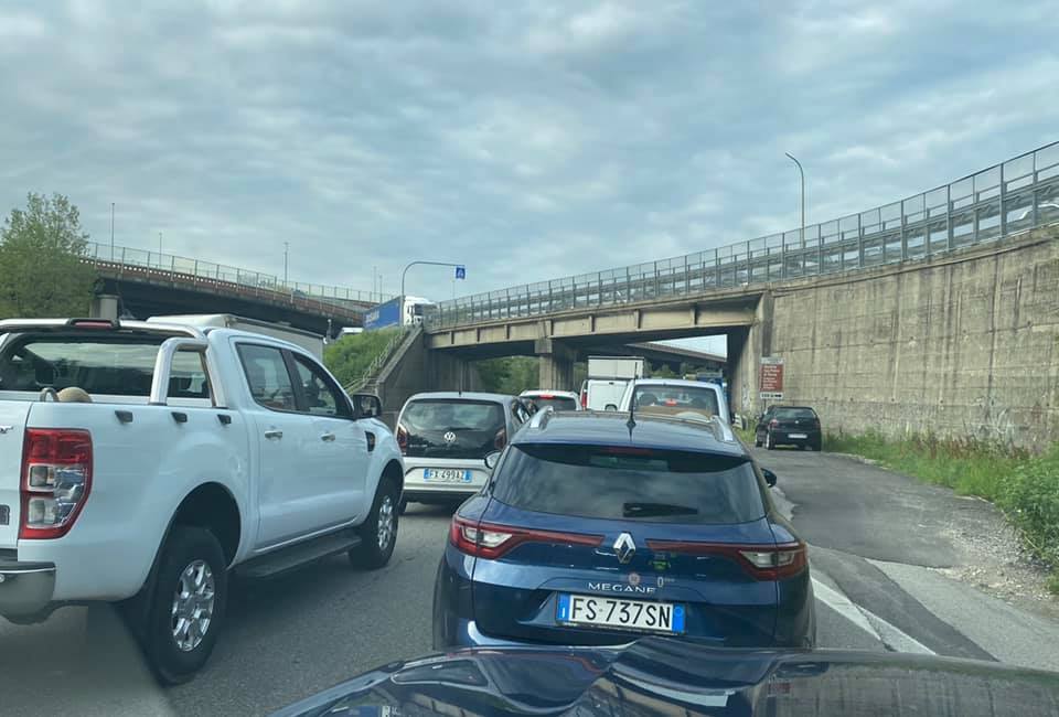 Traffico in tilt anche questa mattina: un incubo per tutti gli automobilisti