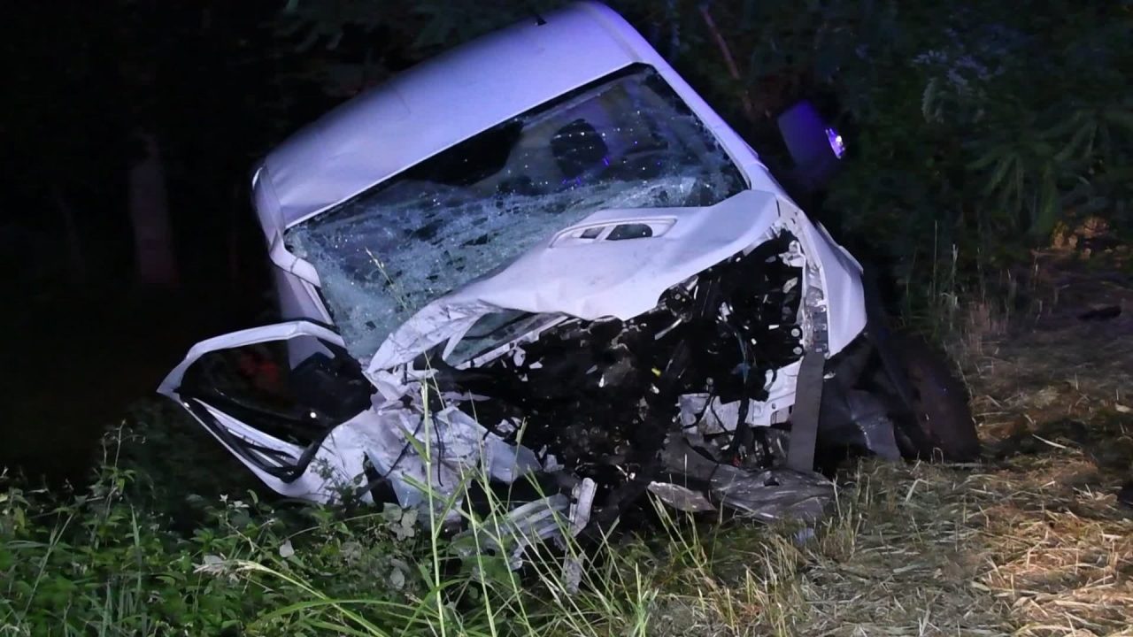 Scontro frontale con un furgone sulla Padana, morti due 28enni FOTO E VIDEO