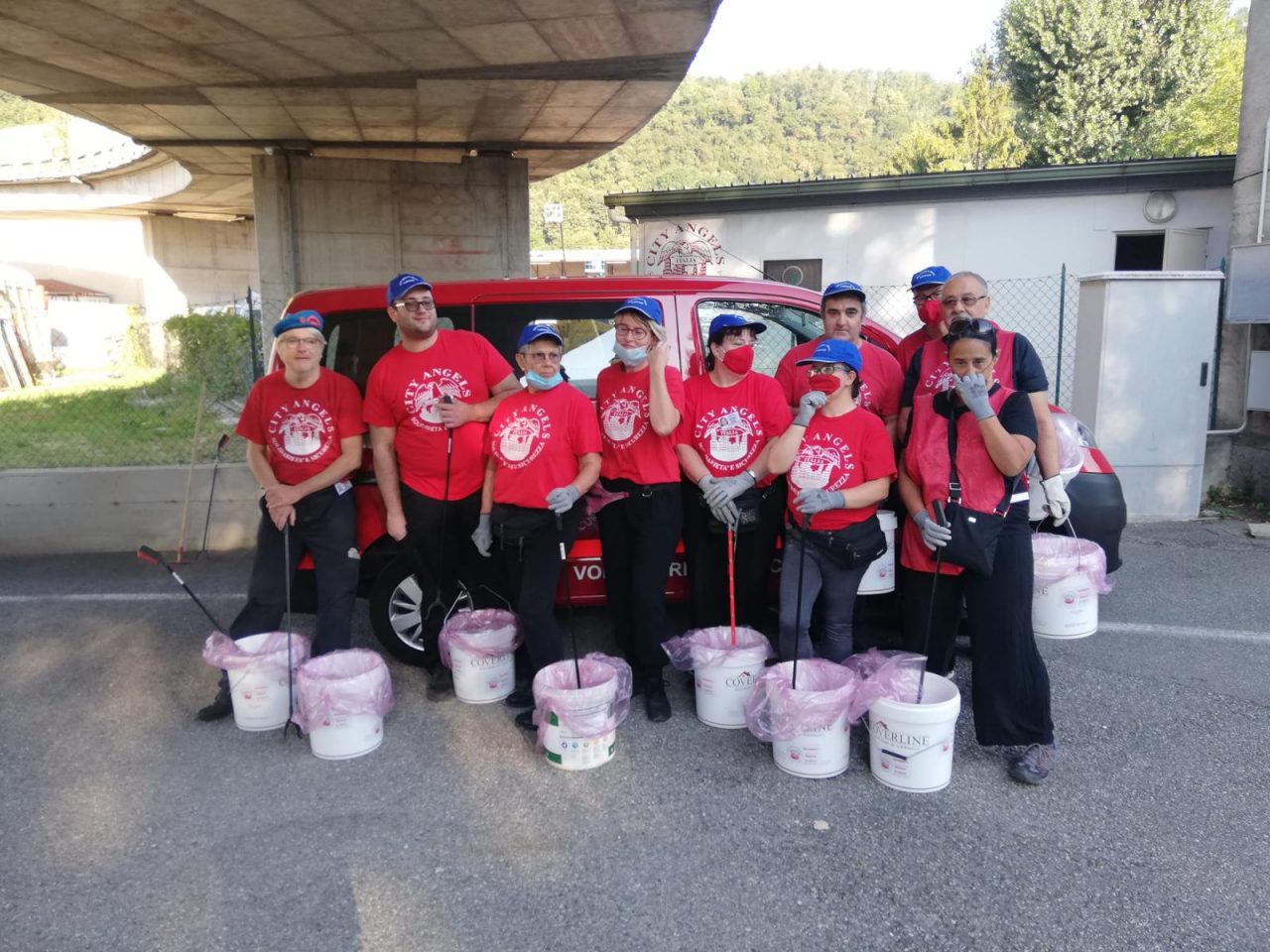 I City Angels puliscono le sponde del lago