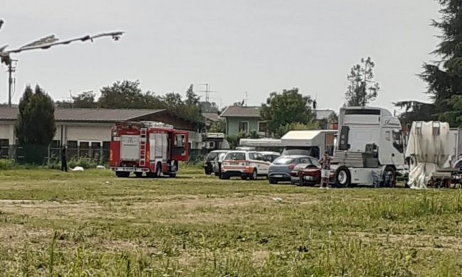 Tragedia nella Bergamasca, tenta di allacciarsi alla colonnina dell’elettricità ma resta folgorato, muore 28enne