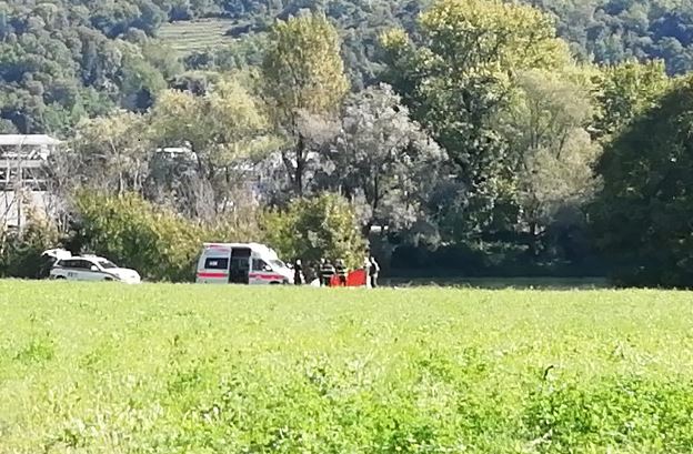 Ciclista trovato a terra lungo l’Adda nei rovi: è grave