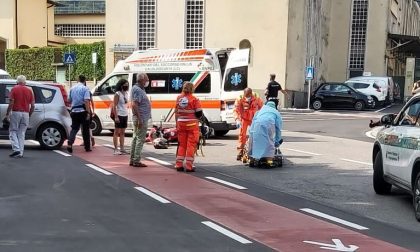 Schianto auto moto: giovane centauro in ospedale in condizioni serie FOTO