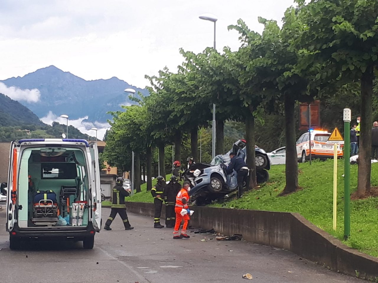 Tragedia nell’Erbese: donna si schianta contro un albero e muore FOTO