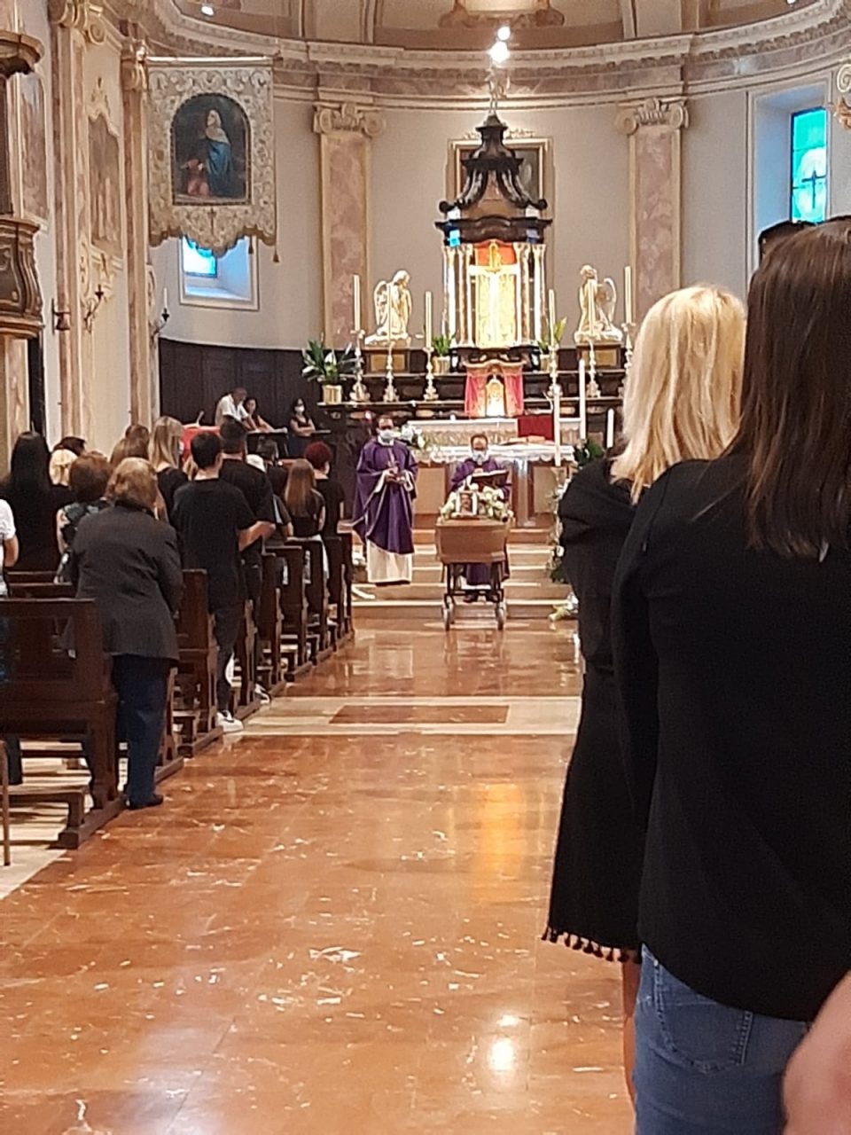 Celebrati i funerali di De Fazio, la vittima della sparatoria a Santa Maria