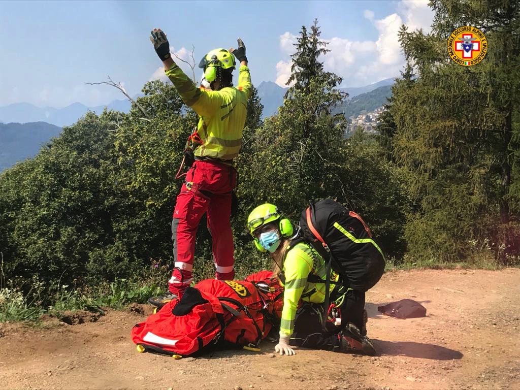 Domenica impegnativa per il Soccorso Alpino: fungiatt precipita per 10 metri