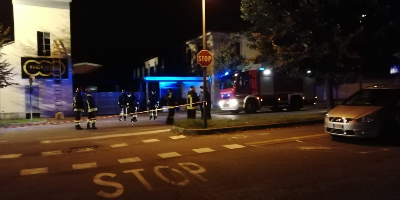 Tre esplosioni nella notte: in fiamme una cabina elettrica FOTO