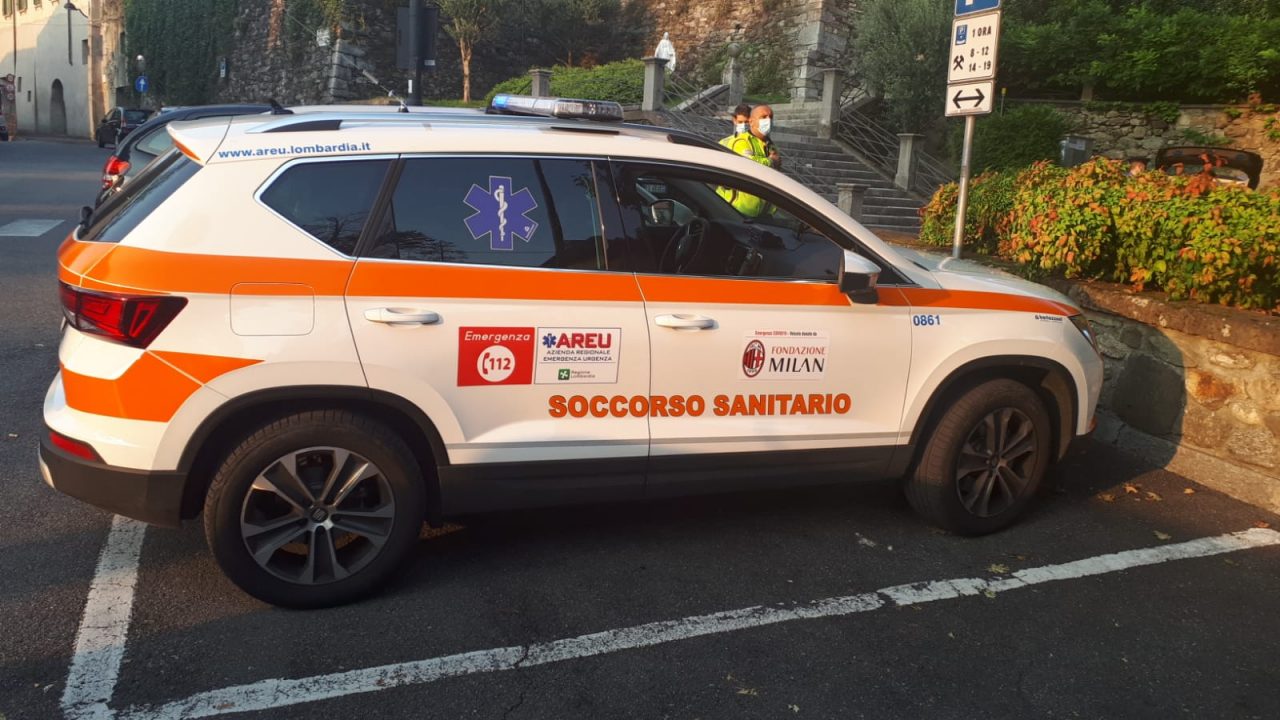Colto da attacco cardiaco, soccorso da infermiere di passaggio: è gravissimo
