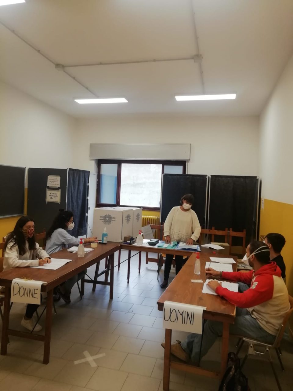 Affluenza alle ore 12: in calo rispetto al 2015