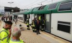 Caos in stazione: giovane ferito dà in escandescenze e blocca il treno chiudendosi in bagno FOTO