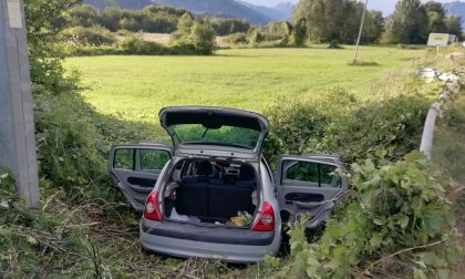 Auto finisce in un fosso, 11enne in condizioni serie FOTO