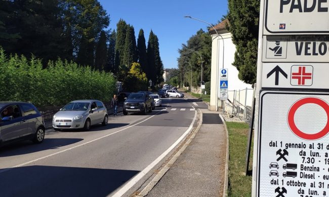 Ponte di Paderno, auto ferme in coda per 40 minuti  VIDEO