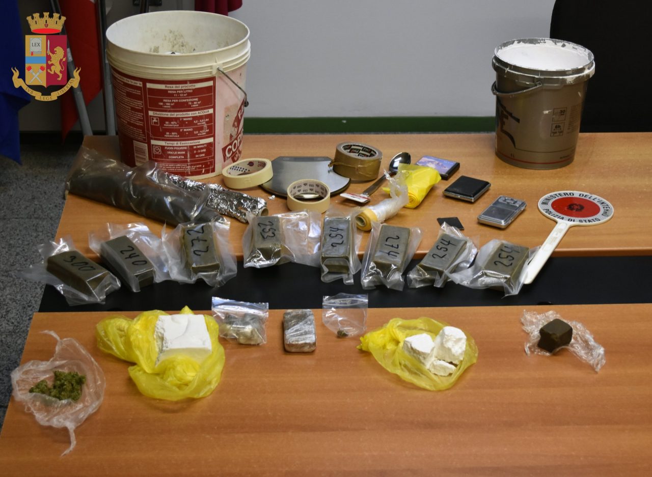 Droga in un box a Germanedo: arrestati due spacciatori a Lecco