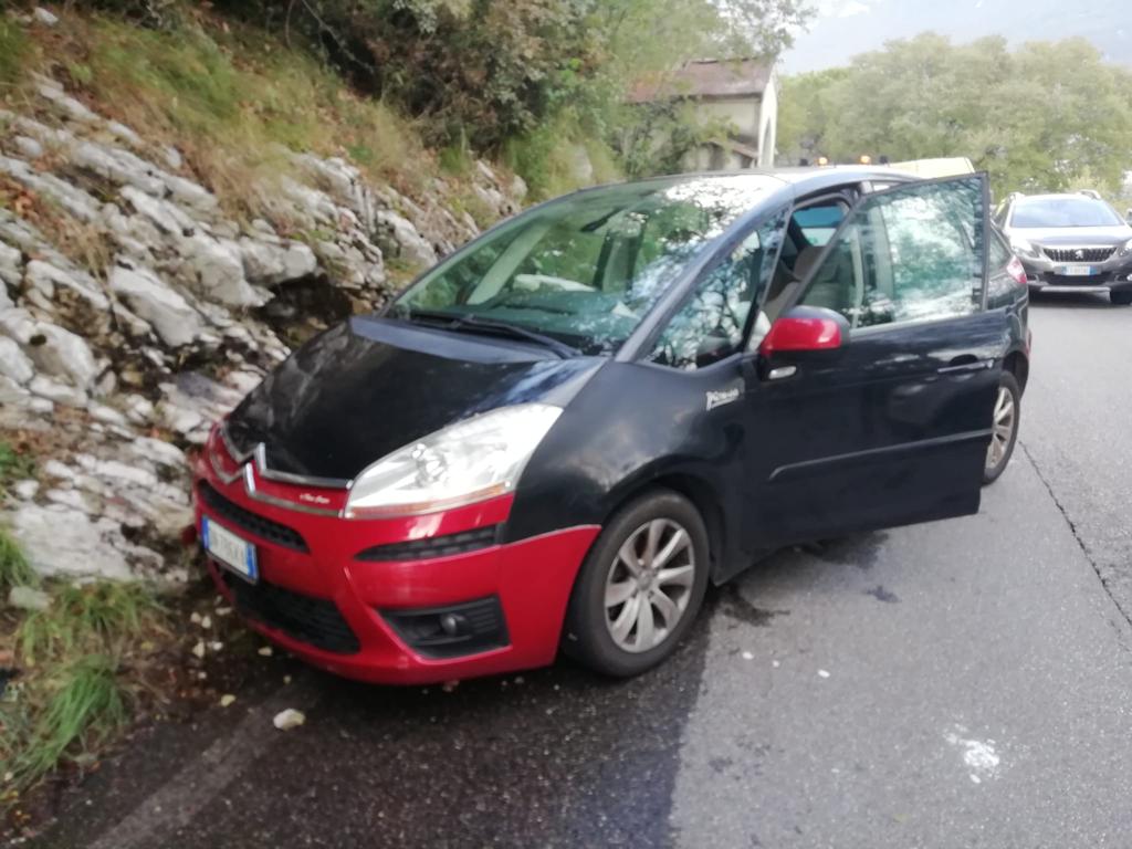 Auto fuoristrada, paura per un 25enne FOTO